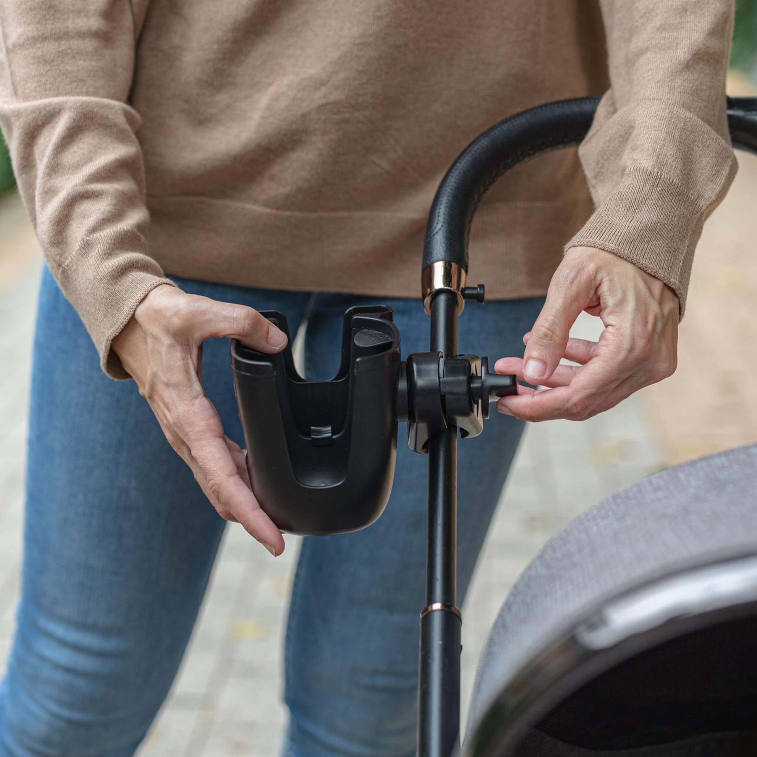 nuby-porta-bicchieri-per-passeggino-2-in-1-con-supporto-smartphone-rotazione-360 image 2