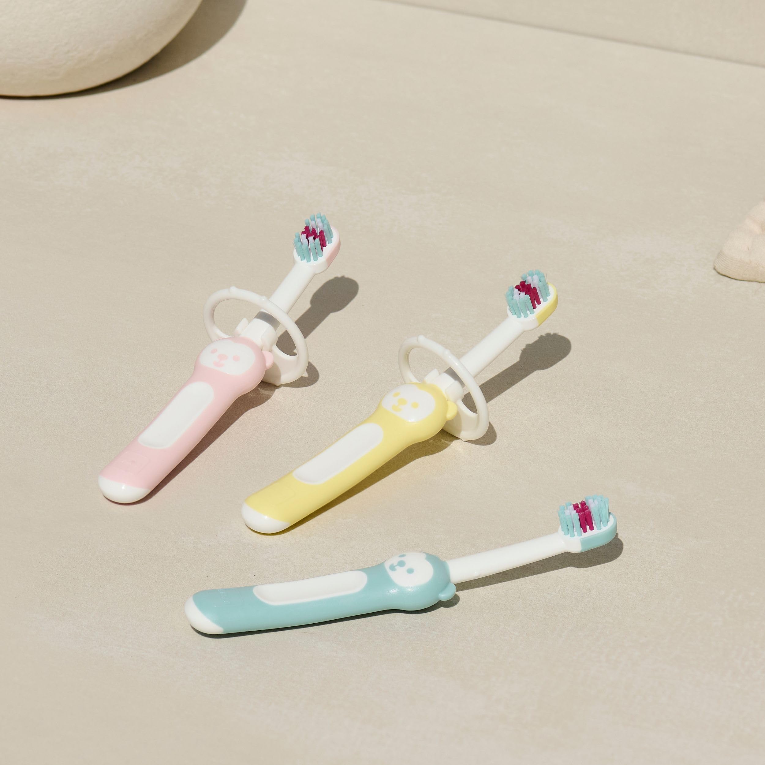 mam-baby-s-brush-set-2-spazzolini-da-denti-per-bambini-6-mesi-con-anello-di-sicu image 5
