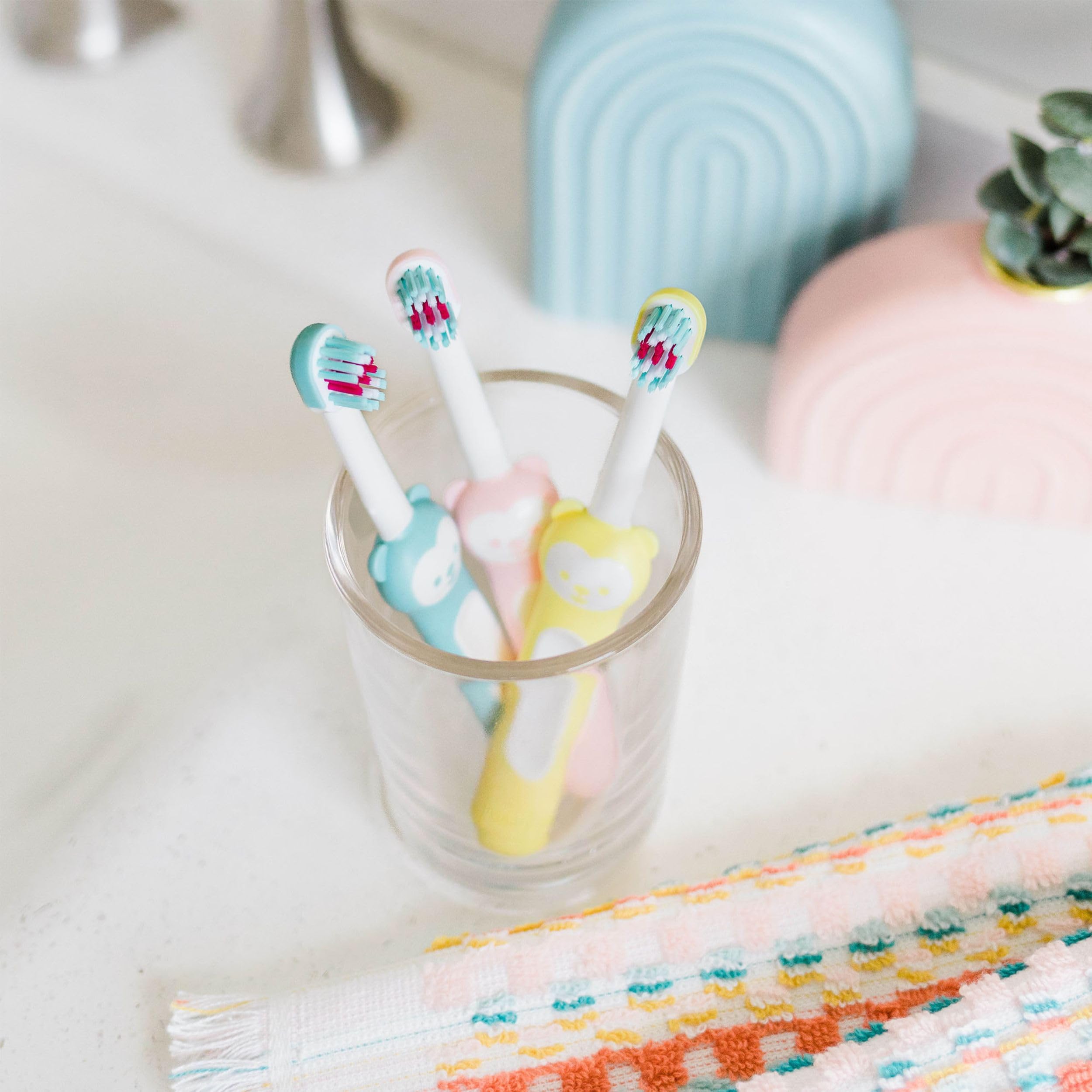 mam-baby-s-brush-set-2-spazzolini-da-denti-per-bambini-6-mesi-con-anello-di-sicu image 3