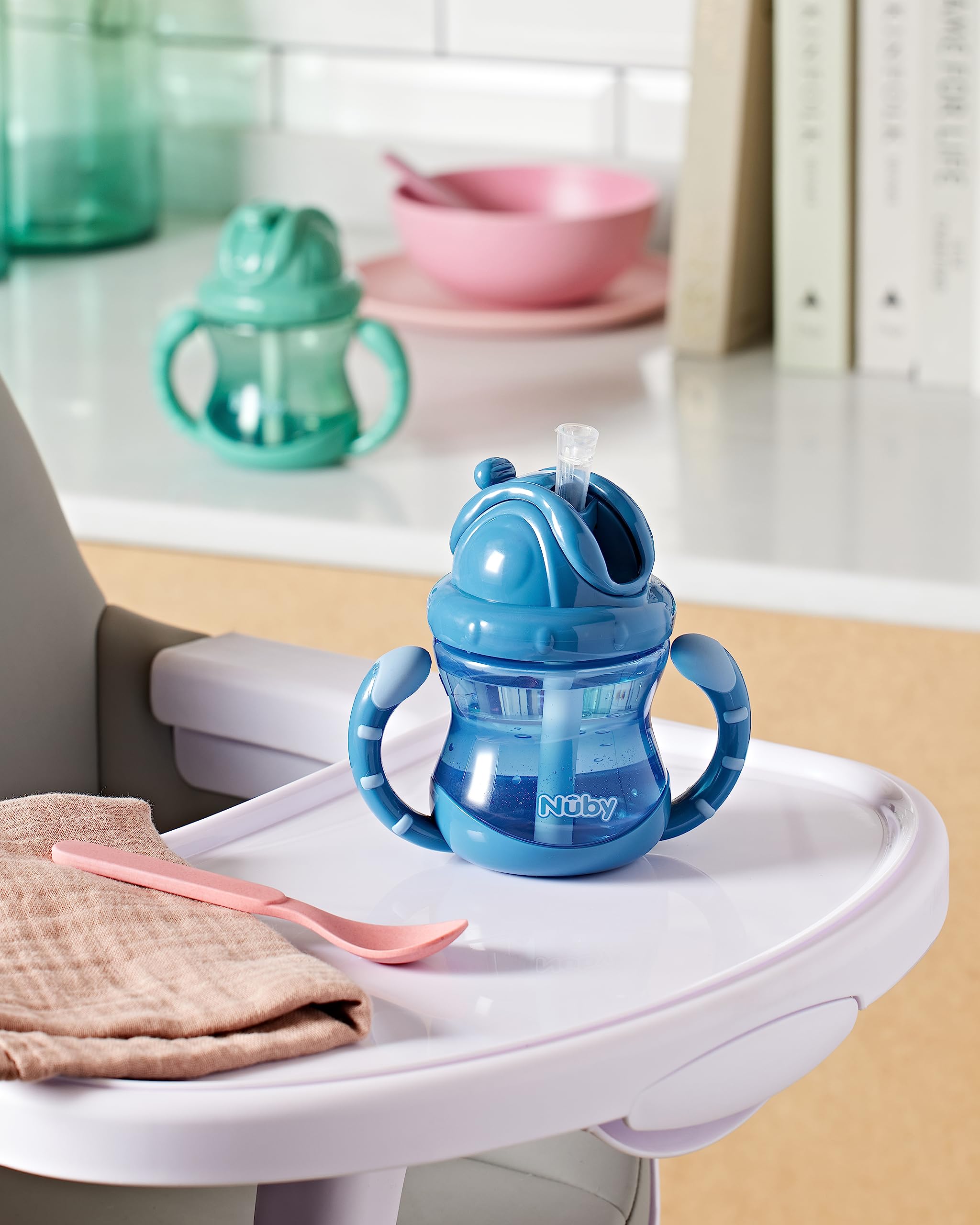 nuby-flip-it-set-di-2-tazze-antigoccia-con-manici-cannuccia-in-silicone-e-sistem image 3
