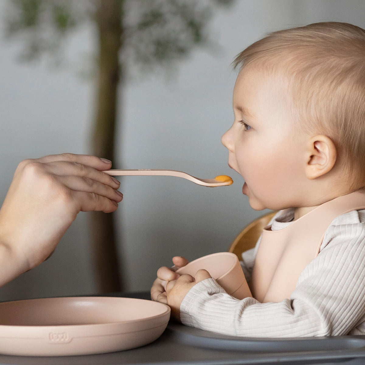 difrax-set-pappa-e-bevuta-neonato-nude-piatto-ciotola-bicchiere-cucchiai-e-bavag image 2